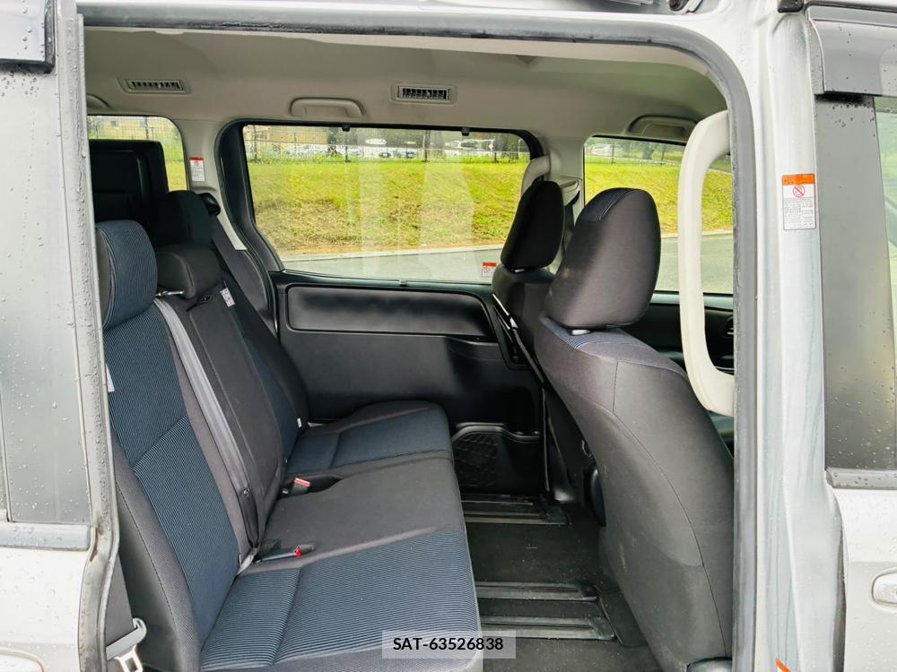 Toyota VOXY 2019-08 8711593-8