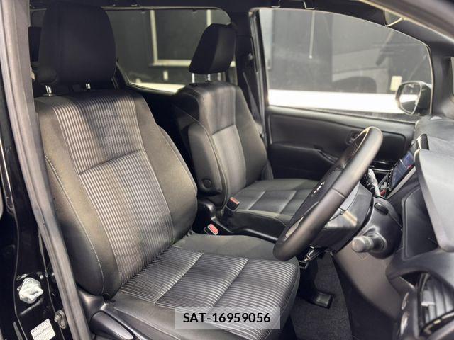 Toyota VOXY 2020-04 8782557-12