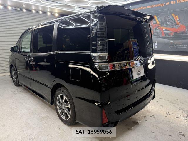 Toyota VOXY 2020-04 8782557-1