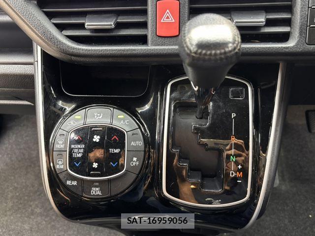 Toyota VOXY 2020-04 8782557-21