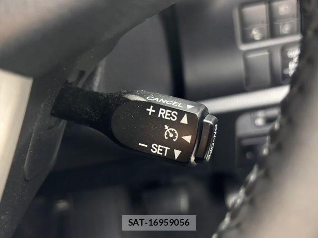 Toyota VOXY 2020-04 8782557-23