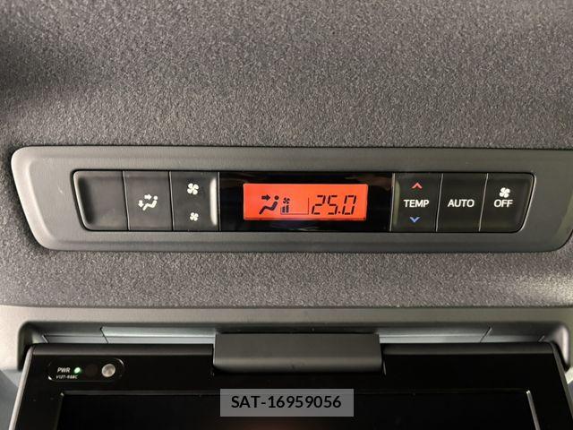 Toyota VOXY 2020-04 8782557-24