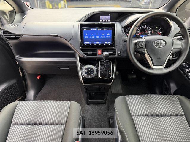 Toyota VOXY 2020-04 8782557-5