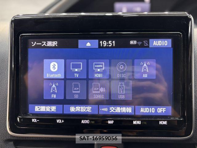 Toyota VOXY 2020-04 8782557-7