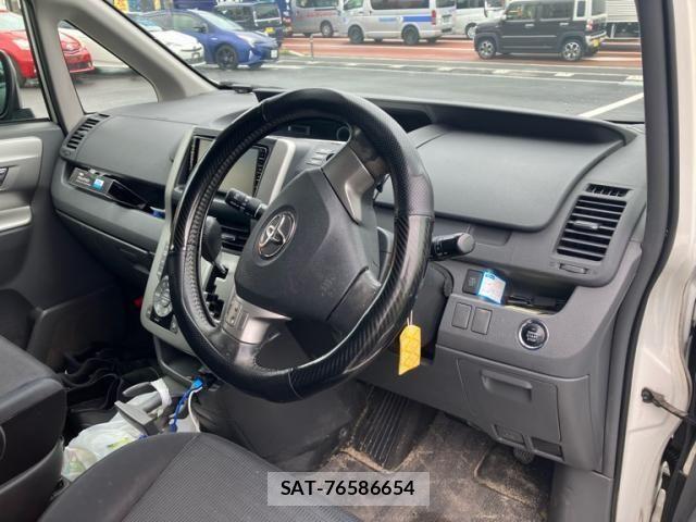 Toyota VOXY 2009-09 8782581-12