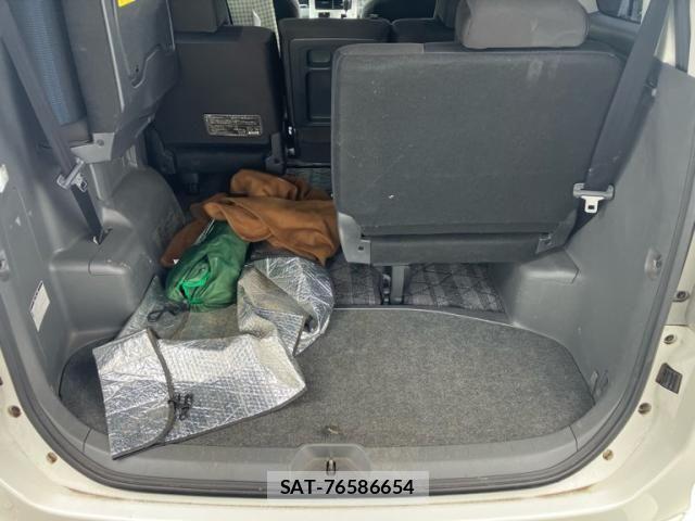 Toyota VOXY 2009-09 8782581-17