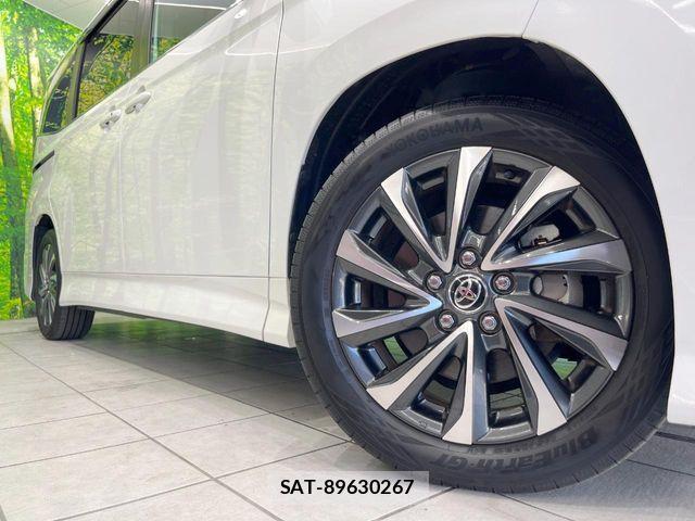 Toyota VOXY 2023-06 8782540-12