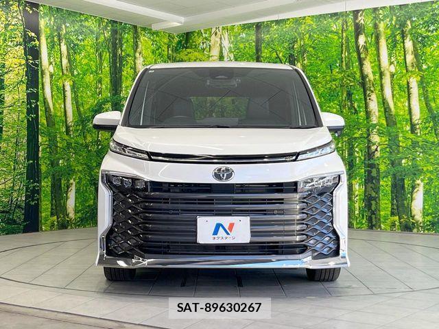 Toyota VOXY 2023-06 8782540-13
