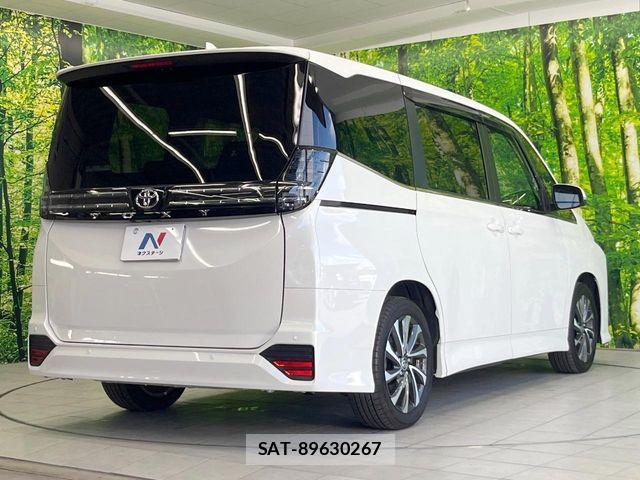 Toyota VOXY 2023-06 8782540-16