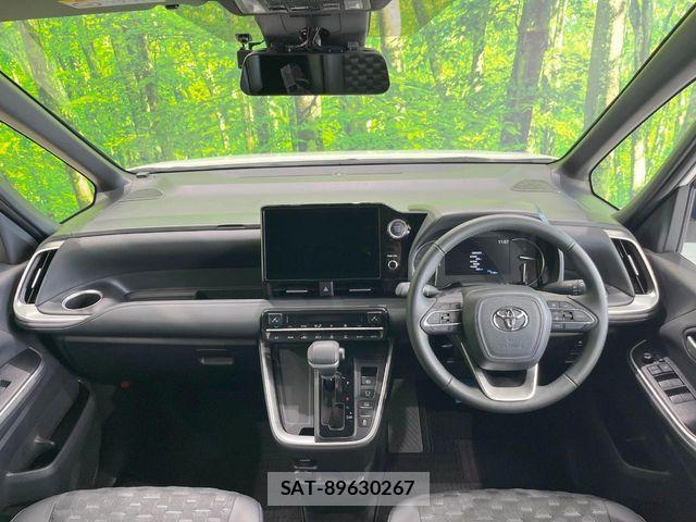 Toyota VOXY 2023-06 8782540-1