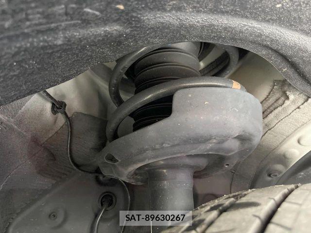 Toyota VOXY 2023-06 8782540-19