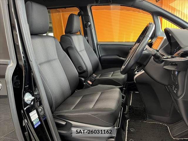 Toyota VOXY 2019-11 8782566-15