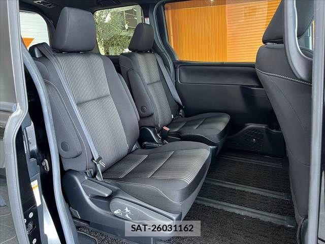 Toyota VOXY 2019-11 8782566-17