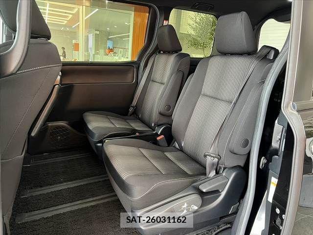 Toyota VOXY 2019-11 8782566-18