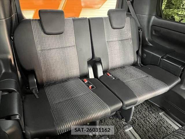 Toyota VOXY 2019-11 8782566-19