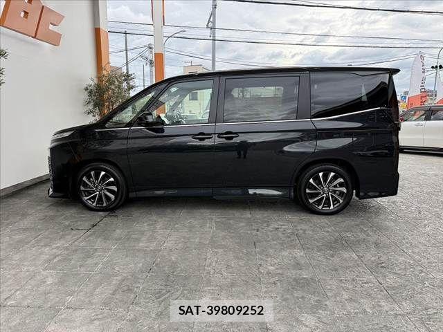 Toyota VOXY 2024-04 8782546-10
