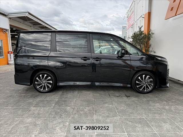 Toyota VOXY 2024-04 8782546-11