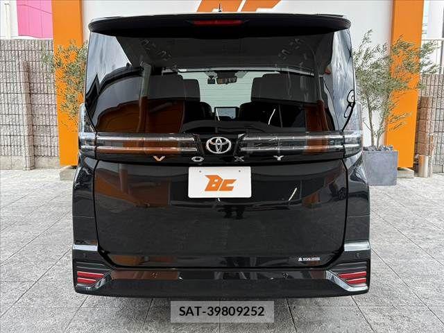 Toyota VOXY 2024-04 8782546-13