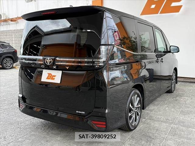 Toyota VOXY 2024-04 8782546-14