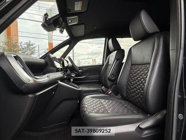 Toyota VOXY 2024-04 8782546-16