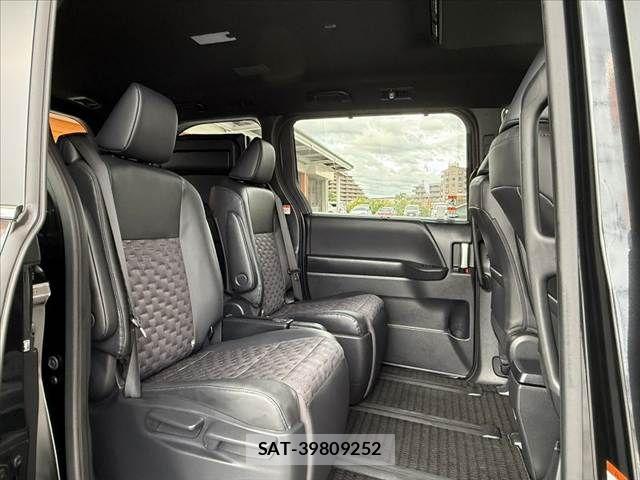 Toyota VOXY 2024-04 8782546-17