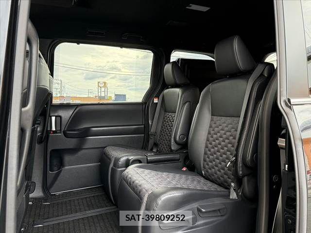 Toyota VOXY 2024-04 8782546-18
