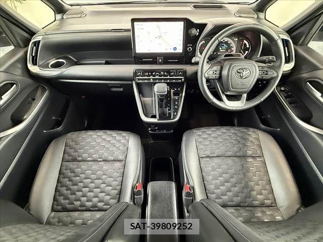 Toyota VOXY 2024-04 8782546-1