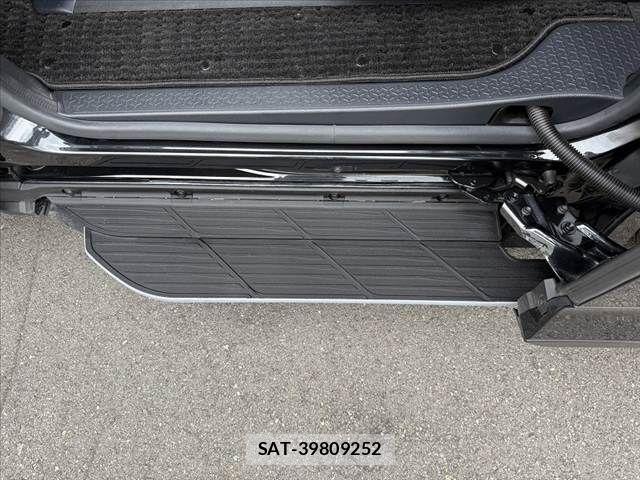 Toyota VOXY 2024-04 8782546-21