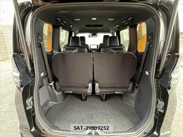 Toyota VOXY 2024-04 8782546-22