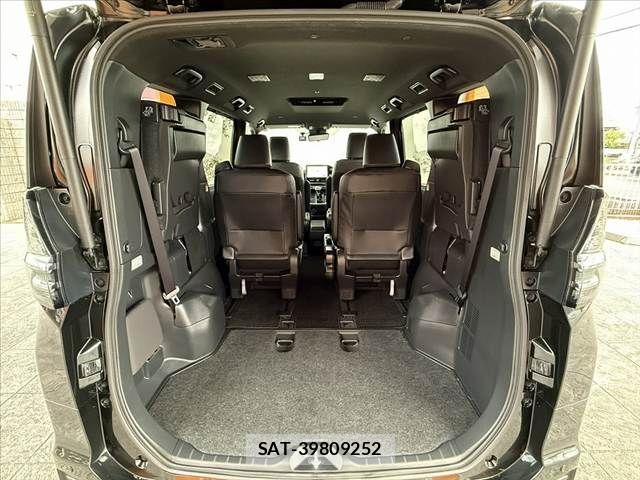 Toyota VOXY 2024-04 8782546-23