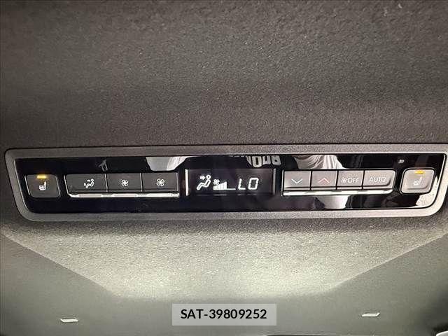 Toyota VOXY 2024-04 8782546-25