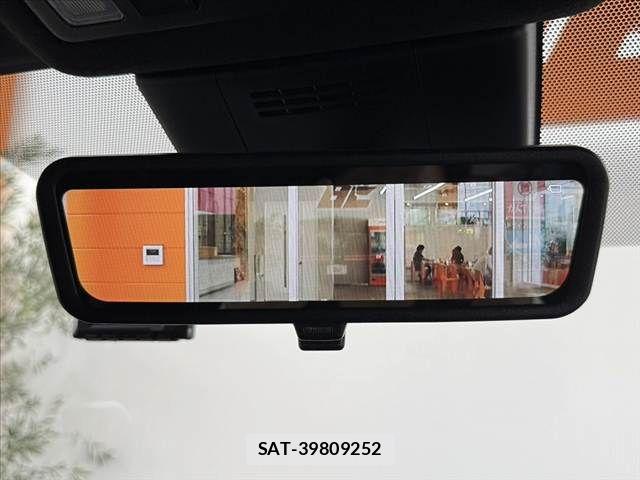 Toyota VOXY 2024-04 8782546-2