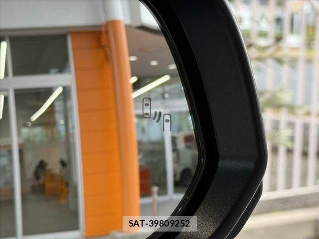 Toyota VOXY 2024-04 8782546-6
