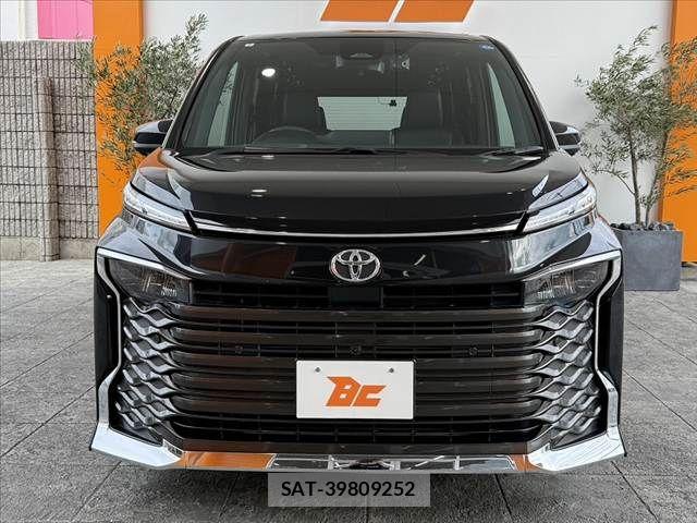 Toyota VOXY 2024-04 8782546-8