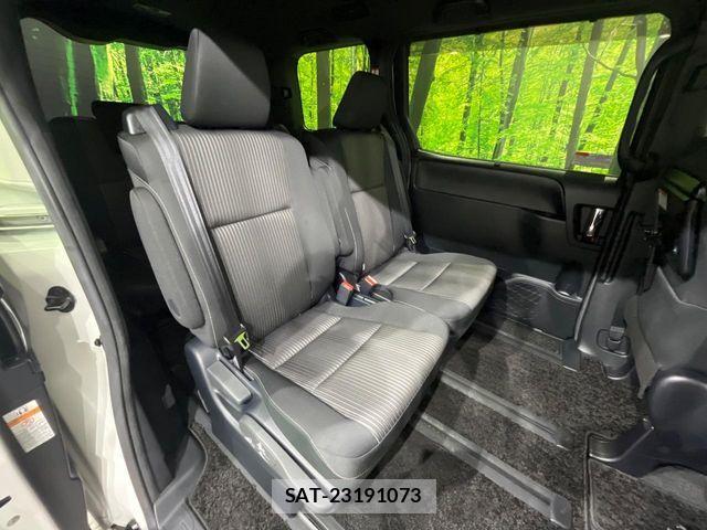 Toyota VOXY 2020-02 8782555-9
