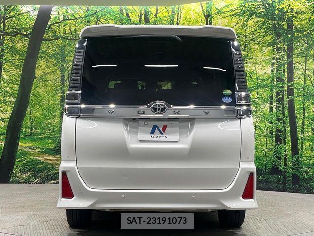 Toyota VOXY 2020-02 8782555-16
