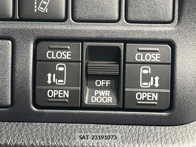 Toyota VOXY 2020-02 8782555-3