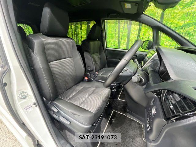 Toyota VOXY 2020-02 8782555-8