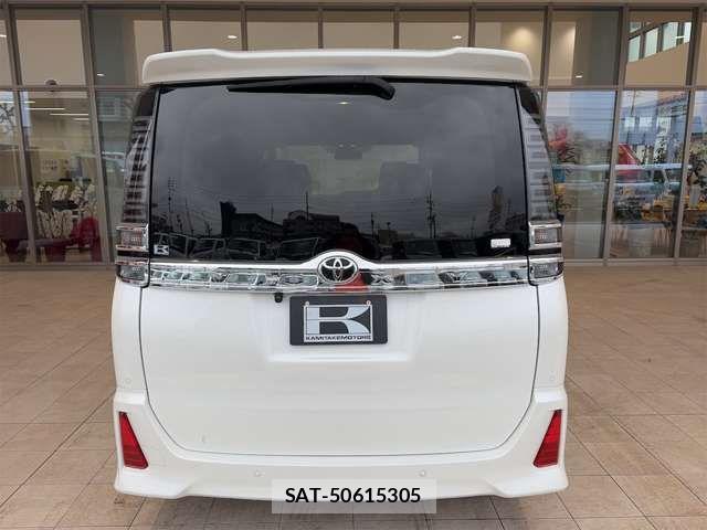 Toyota VOXY 2022-01 8782560-13