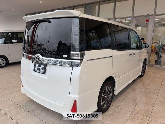 Toyota VOXY 2022-01 8782560-14