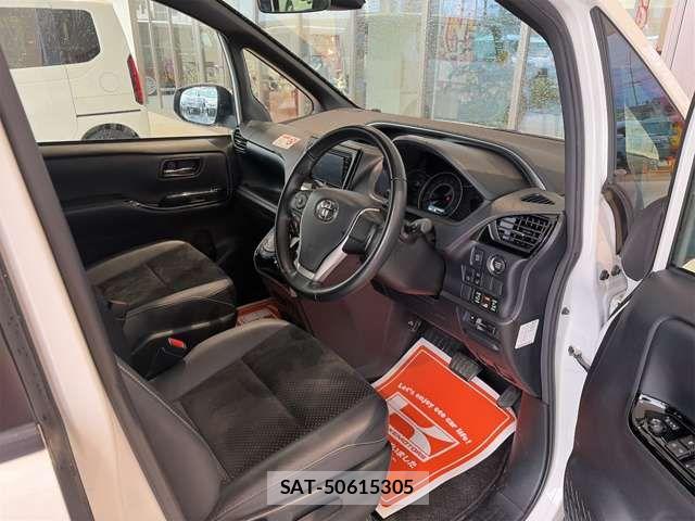 Toyota VOXY 2022-01 8782560-17