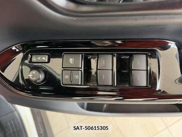 Toyota VOXY 2022-01 8782560-19
