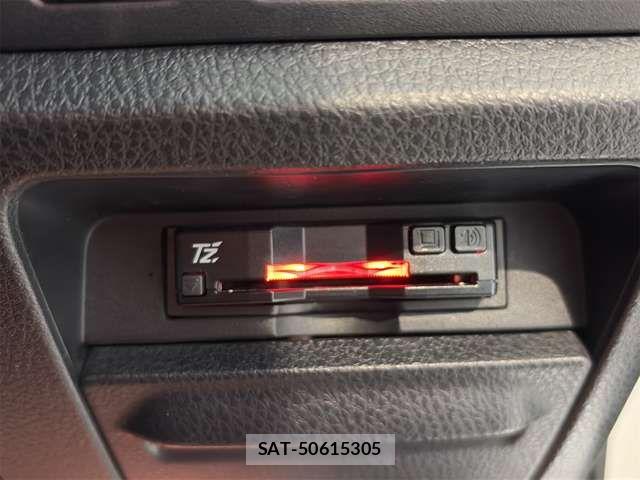 Toyota VOXY 2022-01 8782560-4