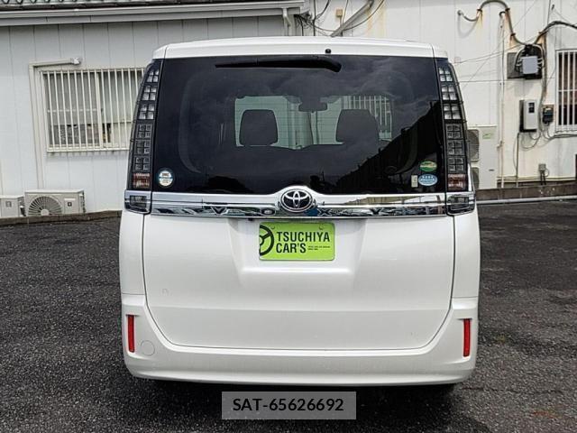 Toyota VOXY 2017-05 8782570-9