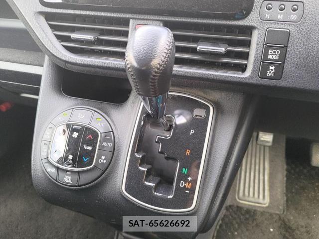 Toyota VOXY 2017-05 8782570-14