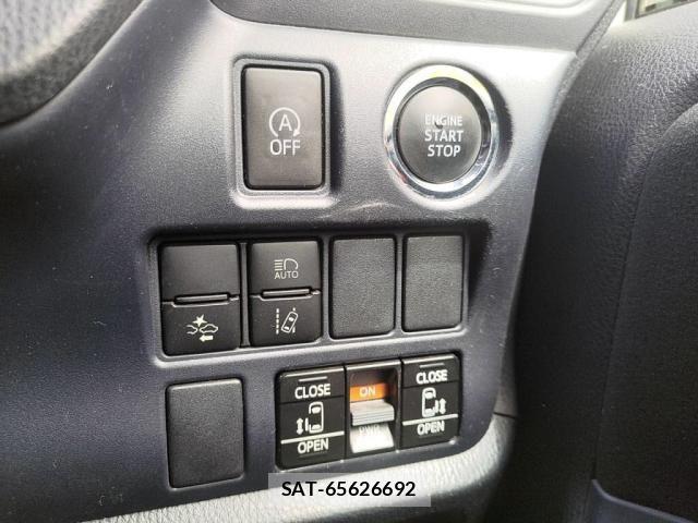 Toyota VOXY 2017-05 8782570-15