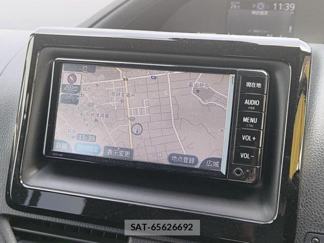 Toyota VOXY 2017-05 8782570-16