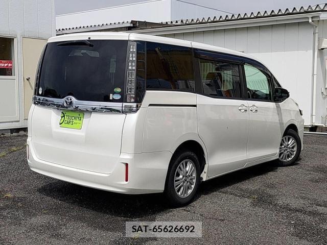 Toyota VOXY 2017-05 8782570-1