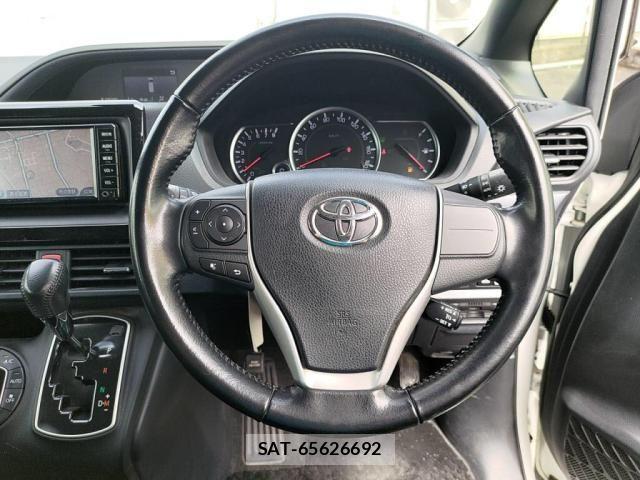 Toyota VOXY 2017-05 8782570-19