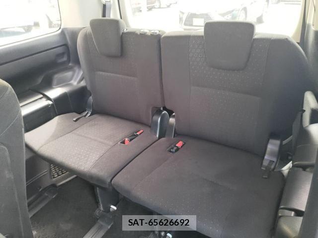 Toyota VOXY 2017-05 8782570-23